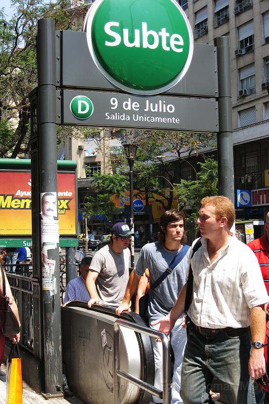 20071203_143712  Canon 950 2667x4000.jpg - Subway entrance, Buenos Aires